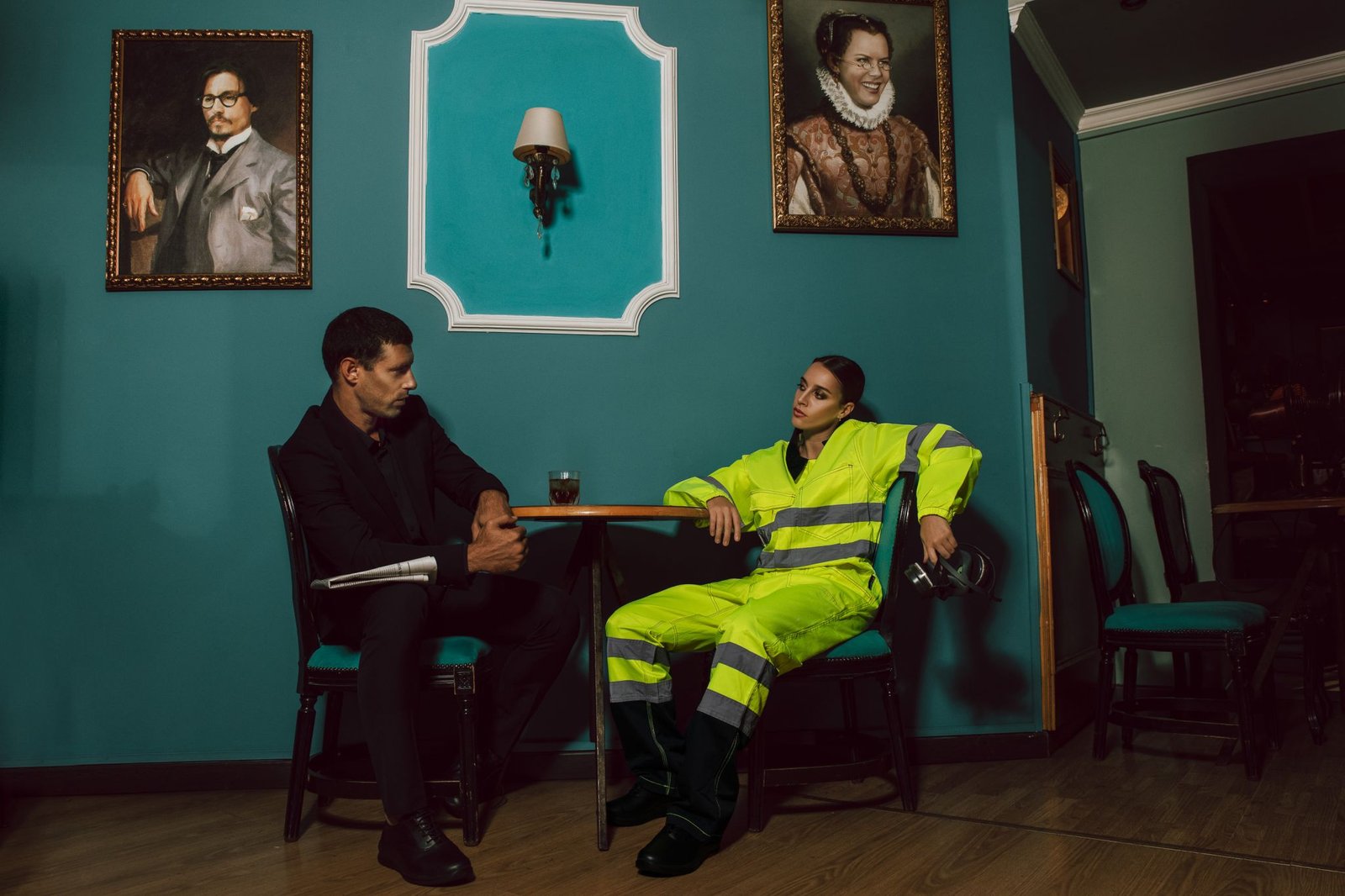 Modern Shopify store interface showing minimalist product grid